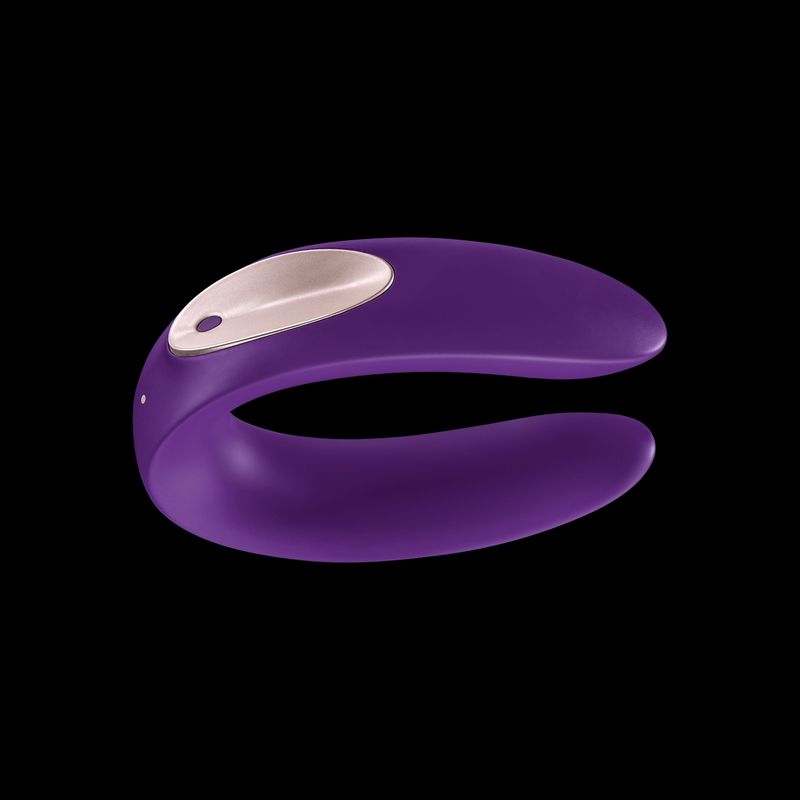 Satisfyer Partner Double Plus Remote couples vibrator, a remote control couples vibrator in purple silicone.