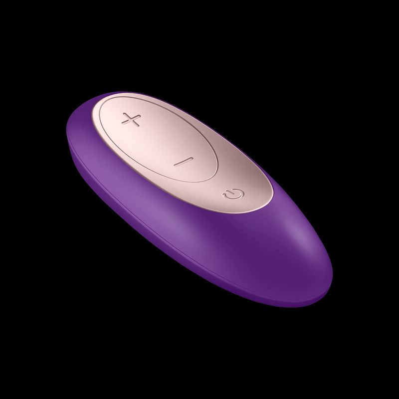 Remote control for the Satisfyer Partner Double Plus Remote control couples vibrator, featuring sleek design and user-friendly buttons.