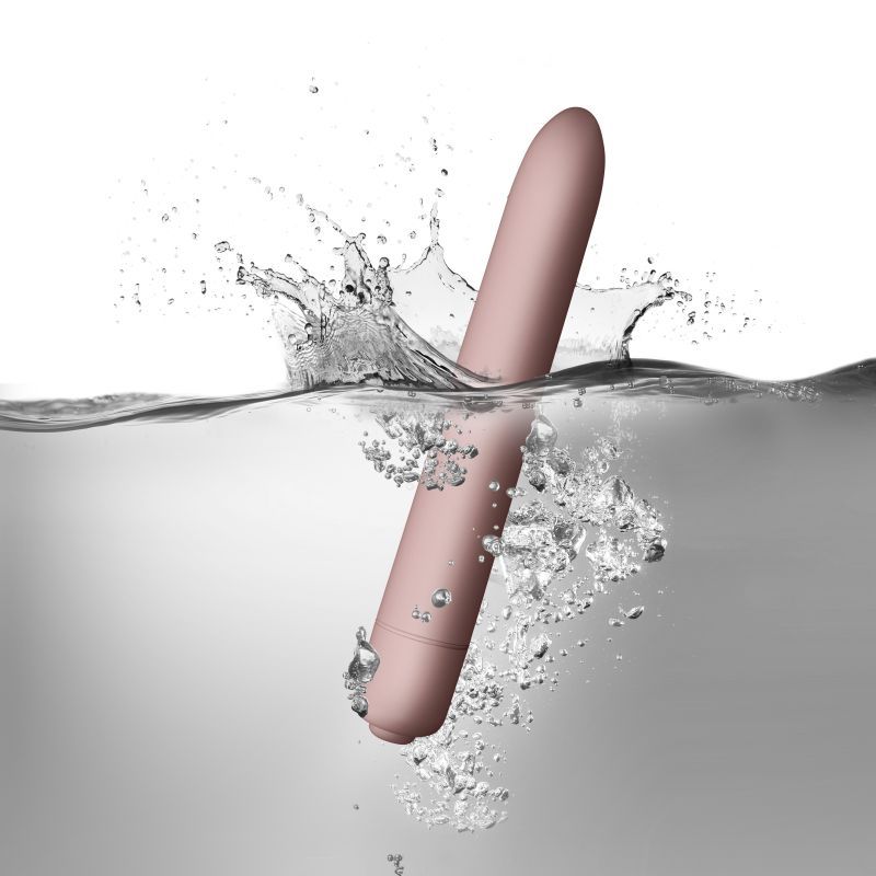 SugarBoo Bullet Vibe Blush submerged in water, illustrating its waterproof bullet vibrator feature.