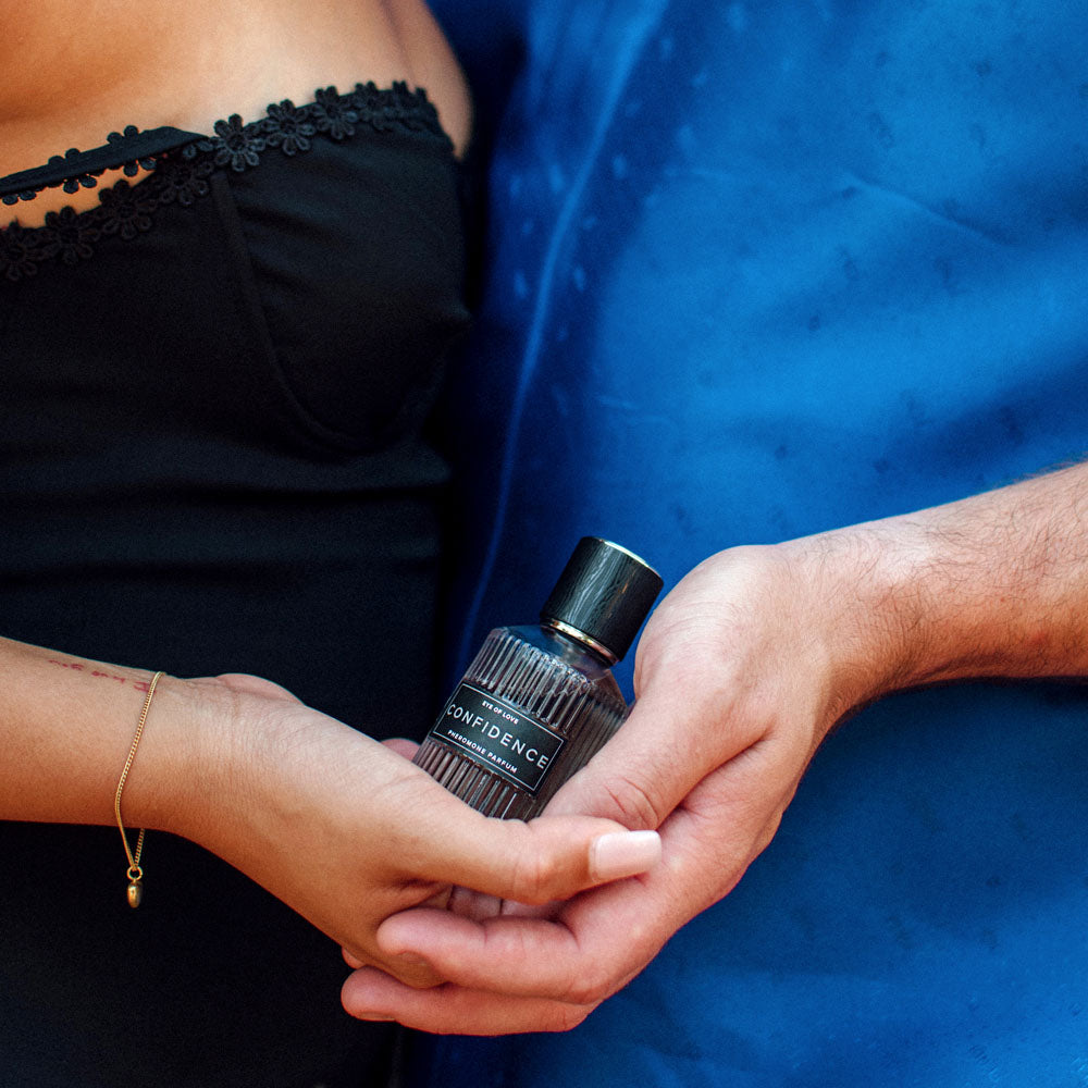 Eye Of Love Confidence Pheromone Cologne - 50 ml - Citrus Musk Scented Pheromone Cologne for Men to attract Women - 50 ml Spray in hands.