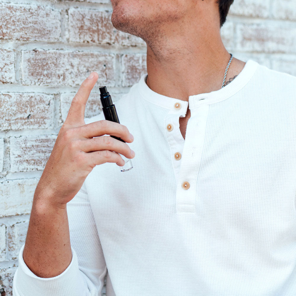 Eye of Love Matchmaker  Diamond LGTBQ - 10 ml - Pheromone Cologne for Men to attract Men - 10 ml Spray being applied.