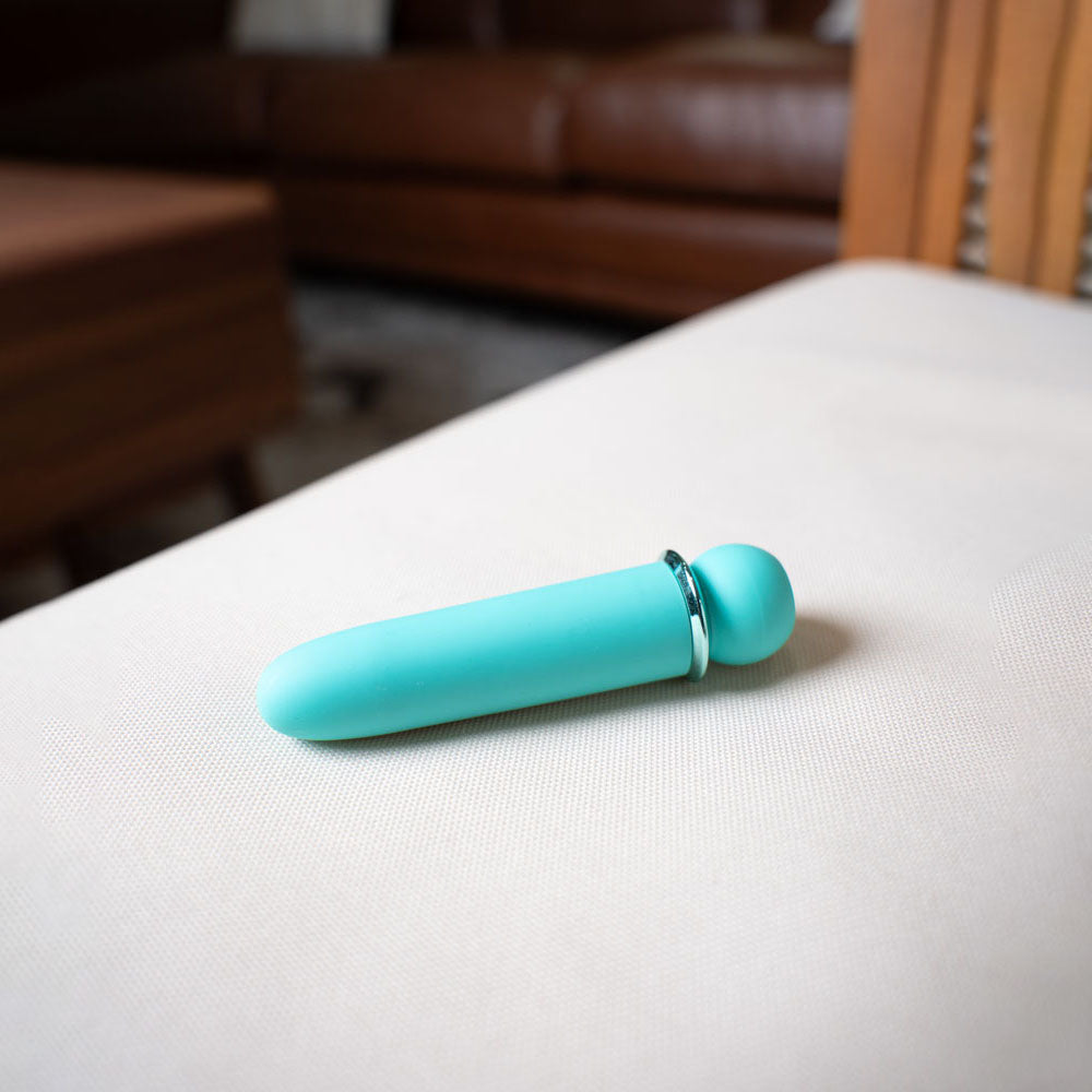 Maia JAGUAR -  -  10.1 cm USB Rechargeable Bullet resting on a soft surface.