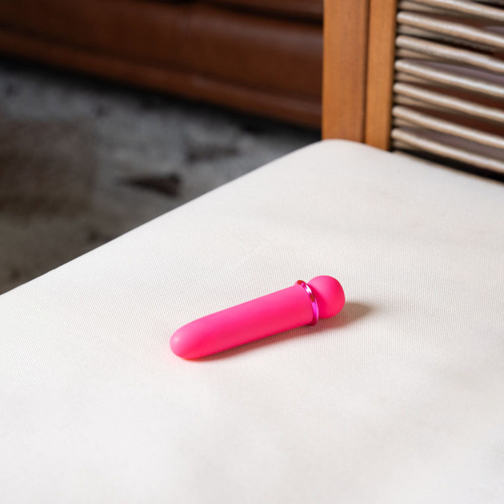 Maia JAGUAR -  -  10.1 cm USB Rechargeable Bullet on a soft surface showcasing its sleek design.