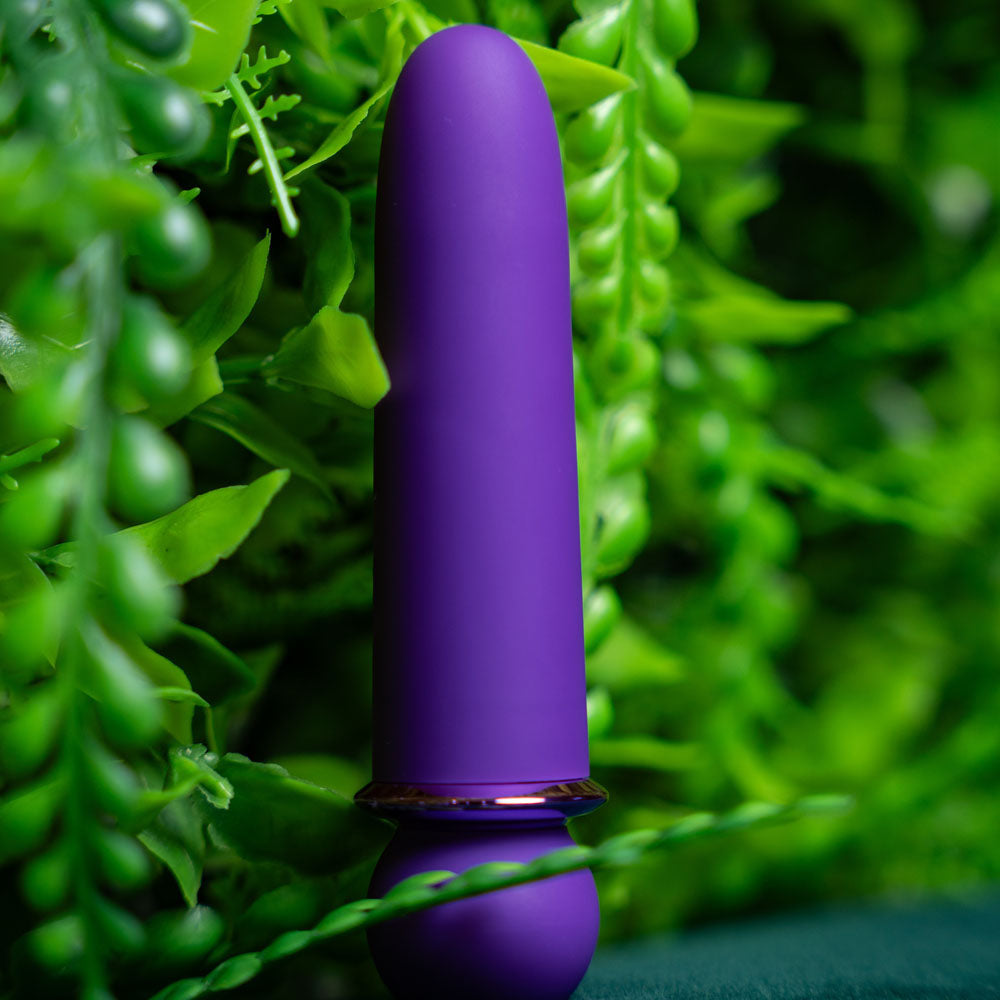 Maia JAGUAR -  -  10.1 cm USB Rechargeable Bullet amidst green foliage.