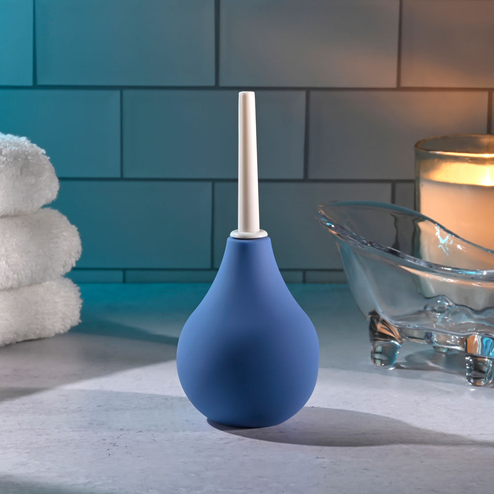 Selopa SQUEAKY CLEAN -  Unisex Douche displayed on a countertop with towels and candles in a serene environment.