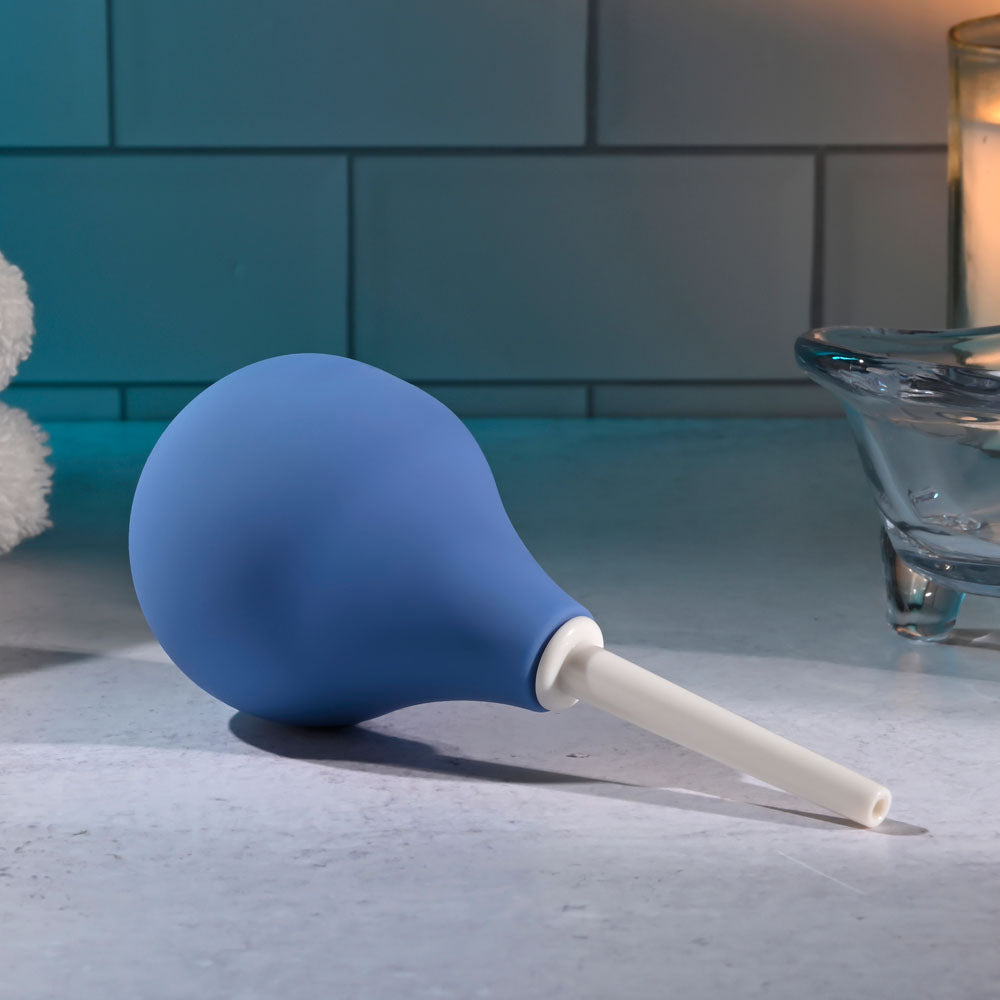 Selopa SQUEAKY CLEAN -  Unisex Douche in blue silicone design for gentle anal cleansing, perfect for intimate essentials.