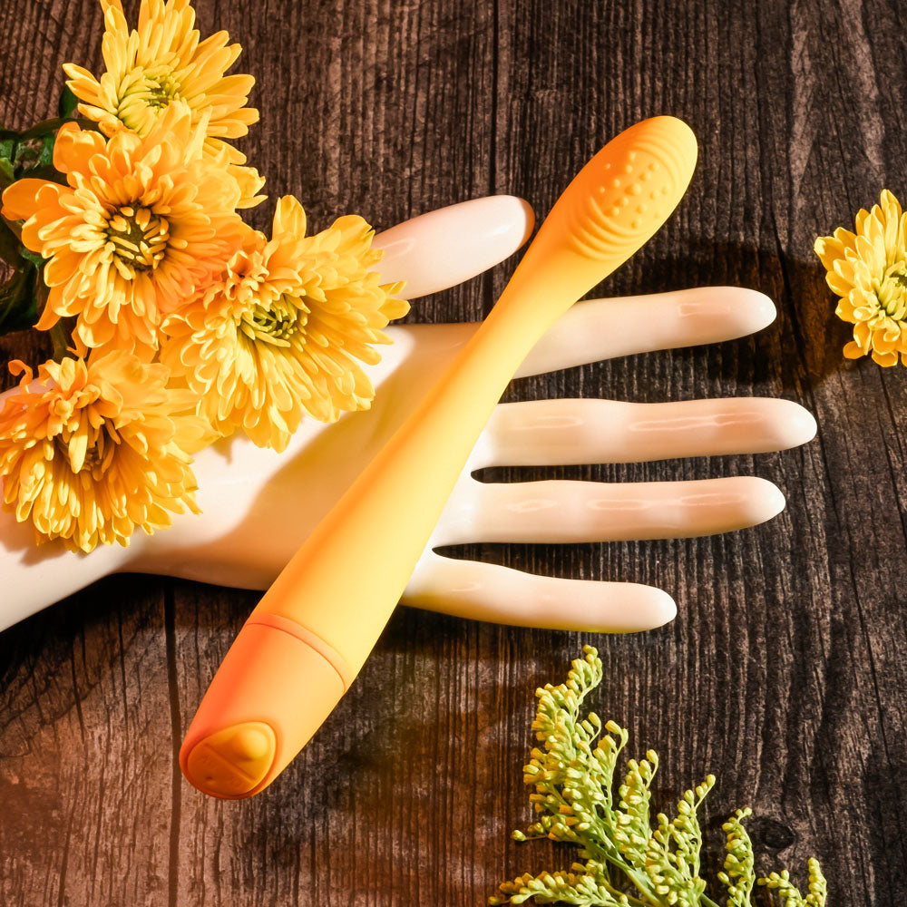 Selopa LEMON SQUEEZE -  18.4 cm USB Rechargeable Vibrator with flowers on a wooden surface.