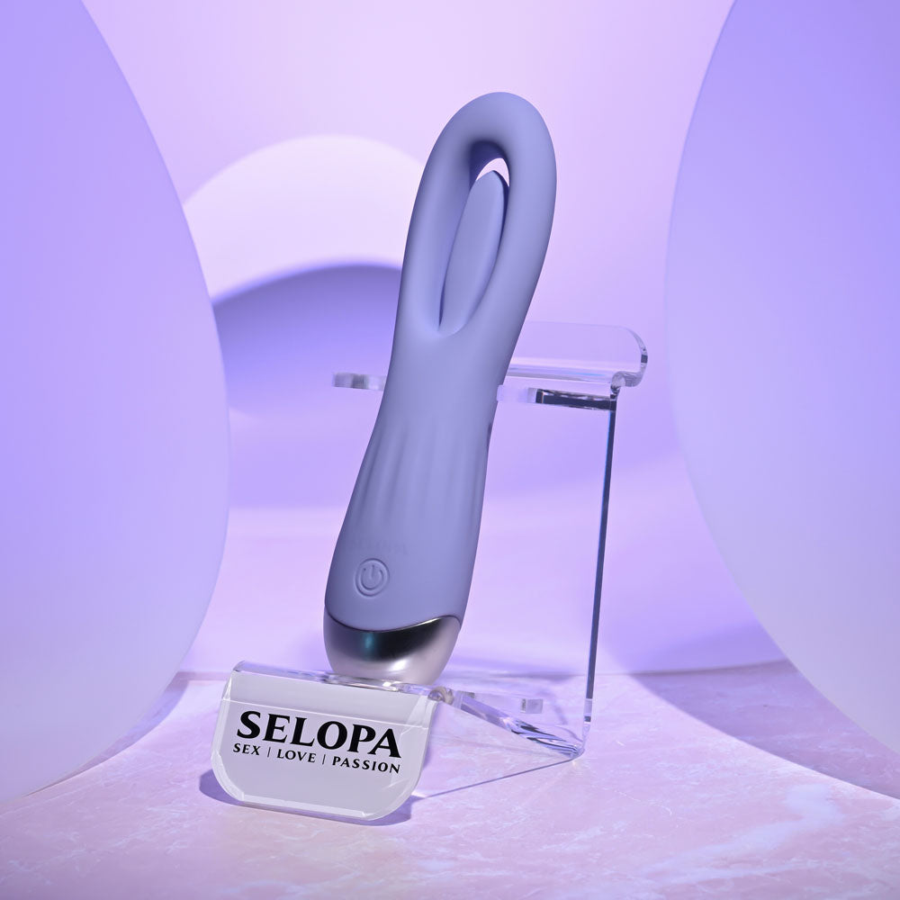 Selopa IN A FLAP - 15 cm USB Rechargeable Flicking Stimulator displayed in a sensual environment.