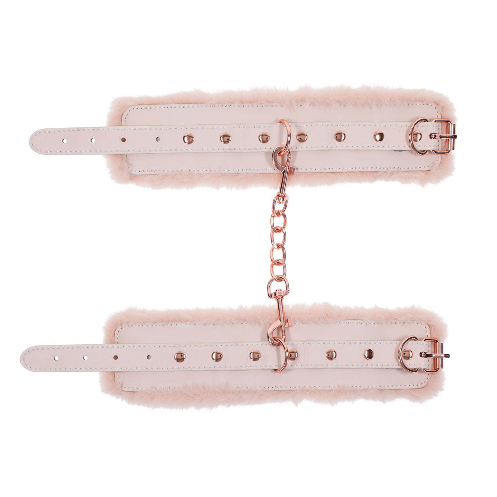 Sex & Mischief Peaches n CreaMe Fur Handcuffs - Peach Restraints with soft faux fur and metallic chain.