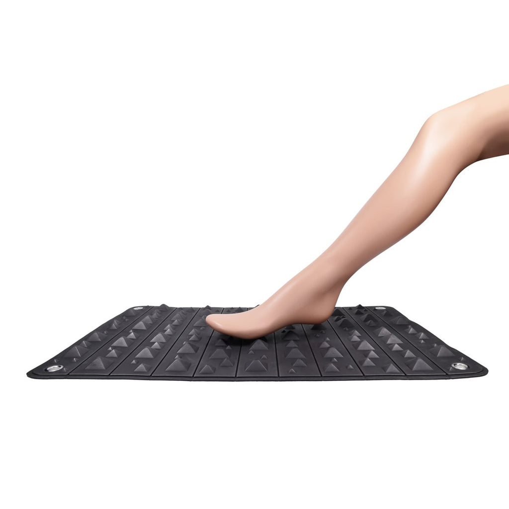 EDGE Spiked Punishment Mat - เสื่อสำหรับเล่นเพื่อกระตุ้นประสาทสัมผัส