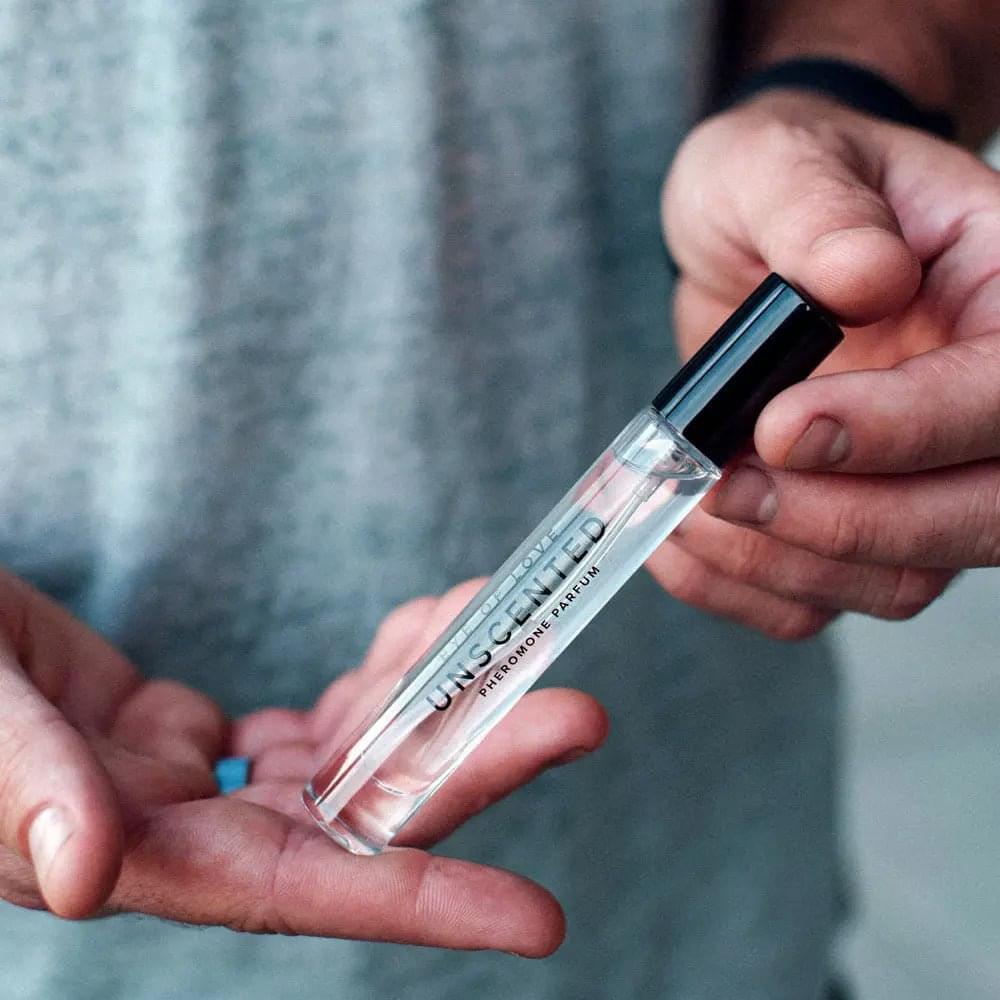 Eye Of Love Unscented Pheromone Perfume - 10 ml - Unscented Pheromone Cologne for Men to attract Women - 10 ml Spray Eye Of Love Discreet Intimate Essentials.